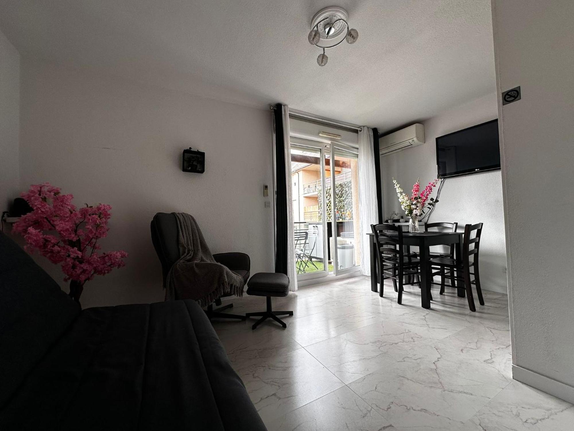 Ararat Apartment Лурд Екстериор снимка